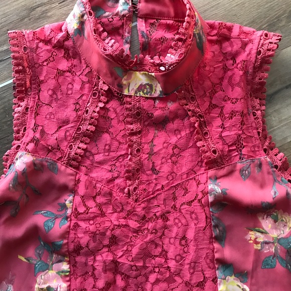 Sleeveless Pink floral Blouse - Picture 4 of 7